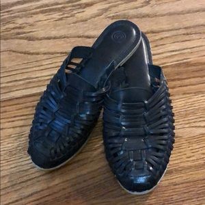 Urban outfitters black huarache sandal slide mule